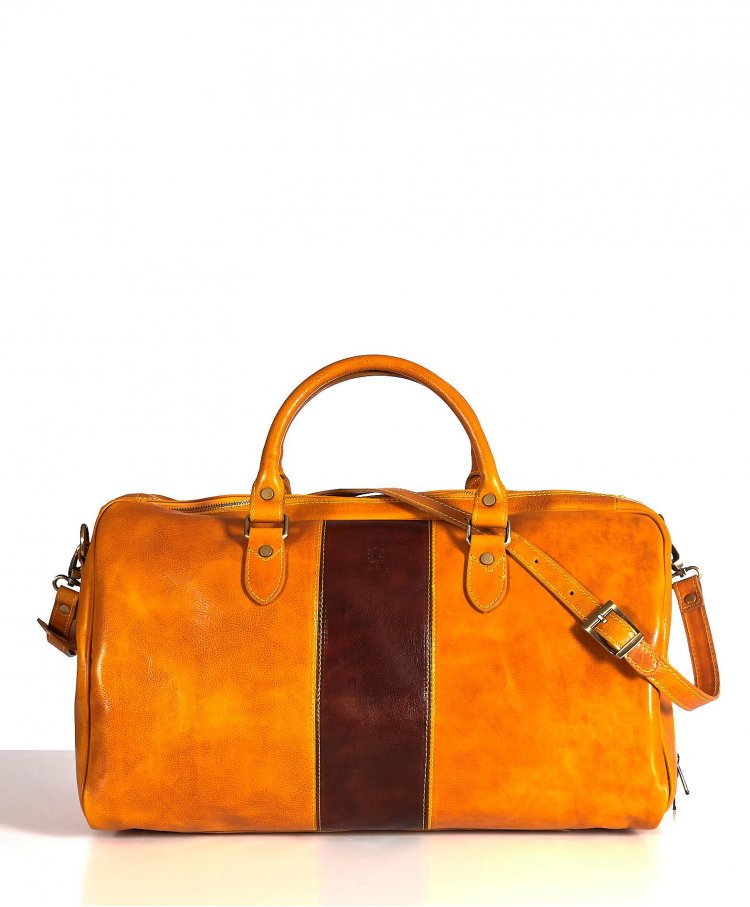 Ocher brown leather travel bag with zipper closure
