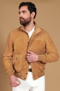 Beige wildlederjacke mit knöpfen aufgesetzten taschen  